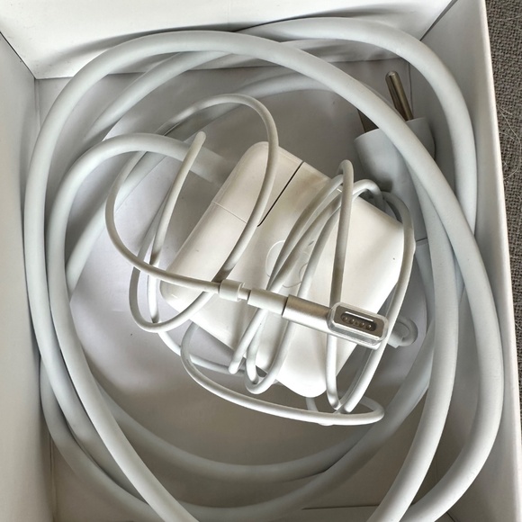 MacBook Air 45W MagSafe Power Adapter - Picture 2 of 4